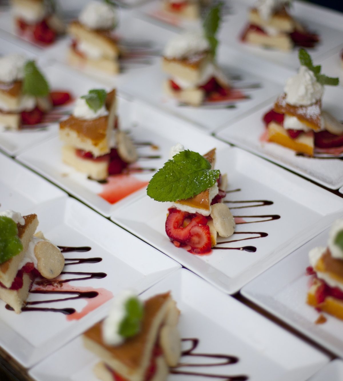 Field of Desserts Strawberry Shortcakes en mass